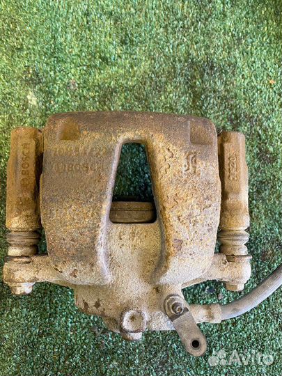 Суппорт тормозной передний левый Nissan Almera G15