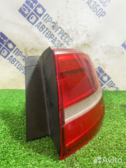 Фонарь задний правый Volkswagen Jetta седан 1.4