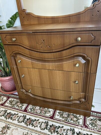 Трюмо с зеркалом