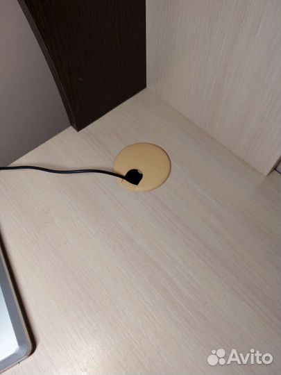 Письменный стол школьника уголок