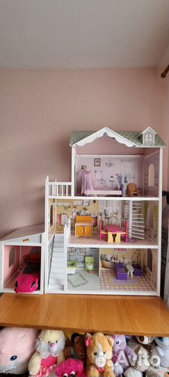 Большой кукольный домик