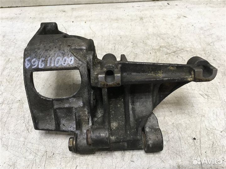 Кронштейн гидроусилителя Volkswagen Passat B4