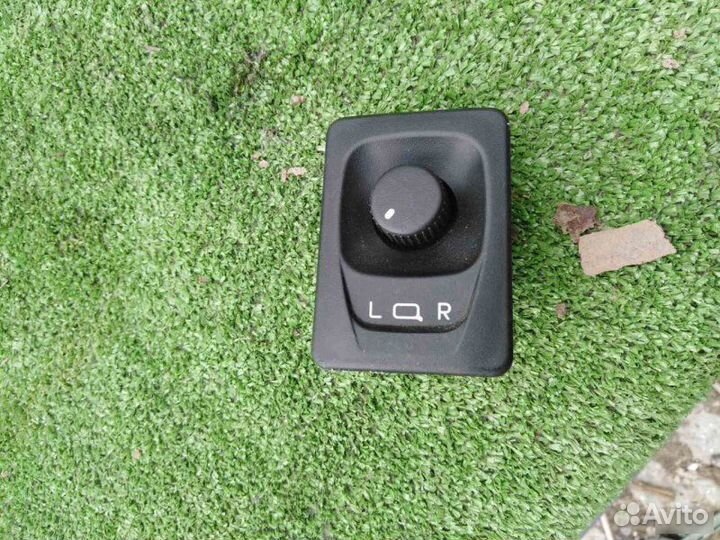 Блок регулировки зеркал Chevrolet Niva 2018