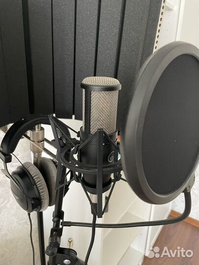 Микрофоно AKG P220