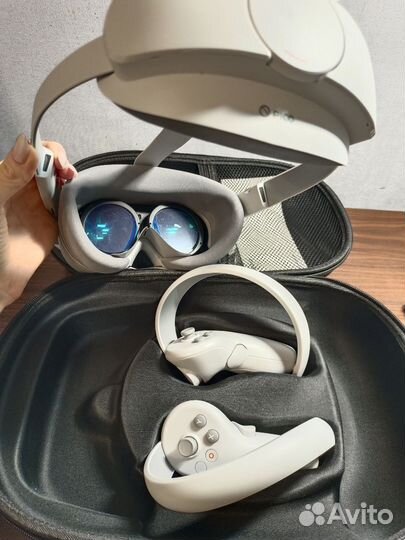 VR шлем Pico 4 256 гб б/у
