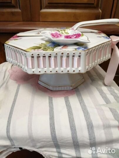 Тортница на ножке