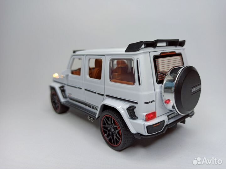 Модель автомобиля Mercedes-Benz G-Class Brabus 800