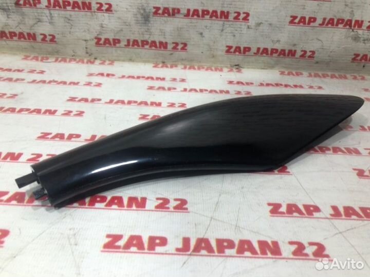 Крышка рейлинга передняя правая Toyota Land