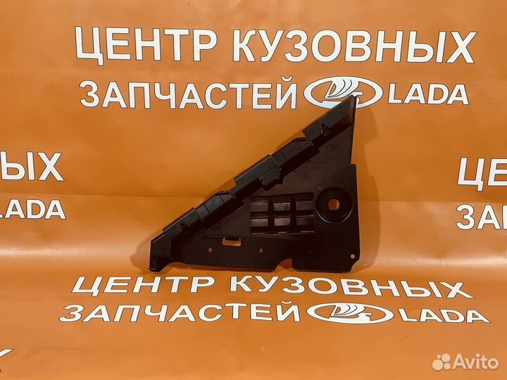 Накладка переднего бампера правая X-Ray