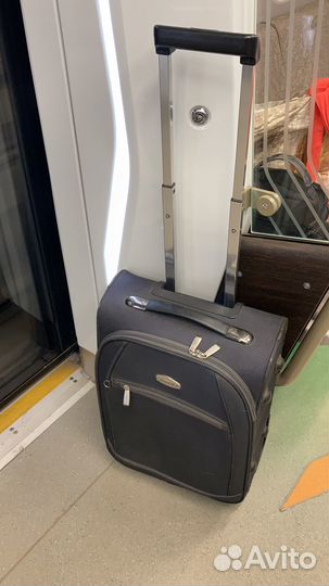 Чемодан на колесах бу размер s