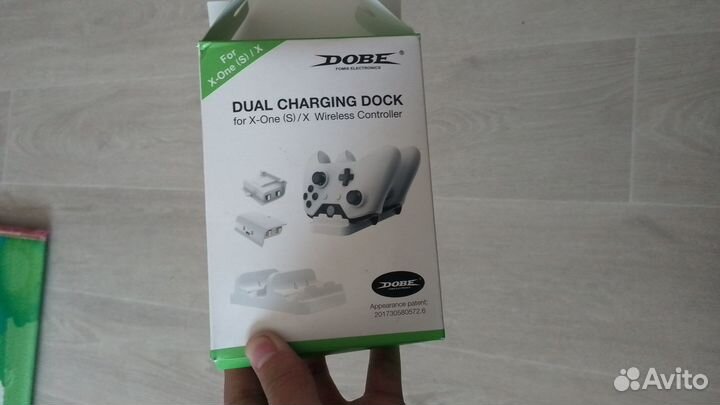 Зарядная станция Dobe для 2 геймпадов Xbox One s