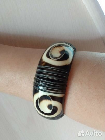 Браслет на руку