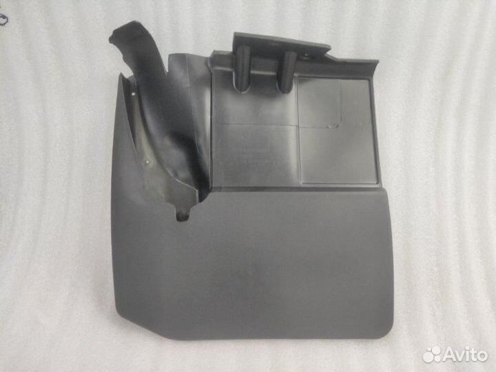 Брызговик задний левый Mercedes-Benz Sprinter W906