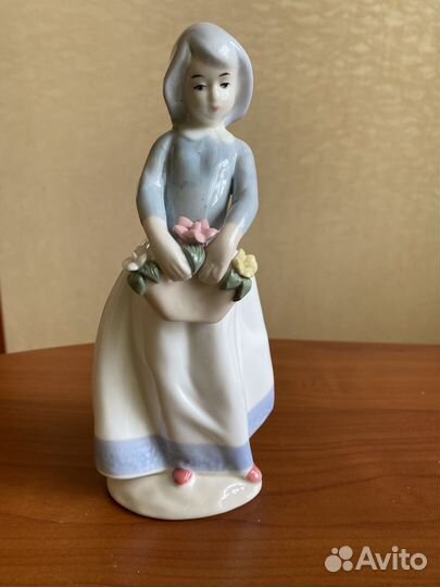 Статуэтка «Дама с цветами» Lefard