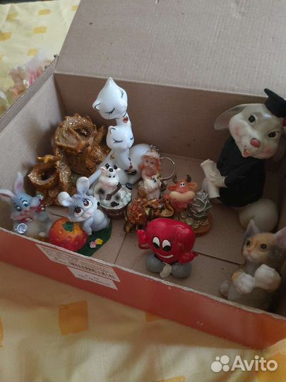 Статуэтки, фигурки, брелки