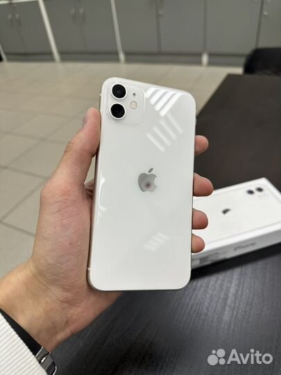 iPhone 11, 64 ГБ