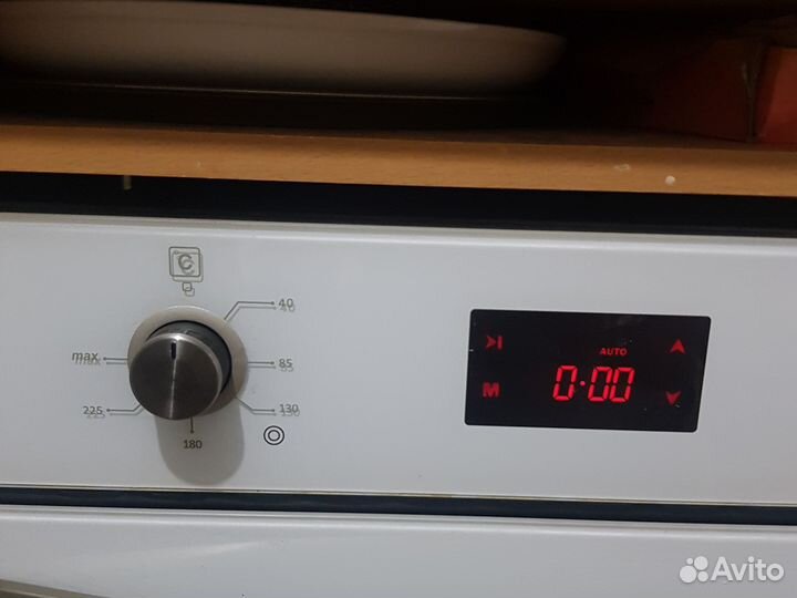 Электрический встраиваемый духовой шкаф