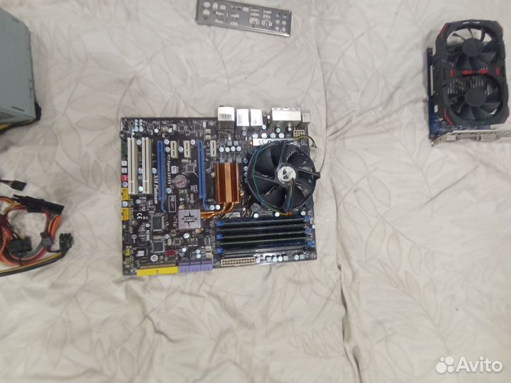 Материнская плата с процессором и памятью и кулеро