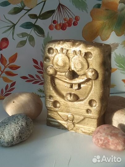 Губка боб фигурка, пластиковый золотого цвета