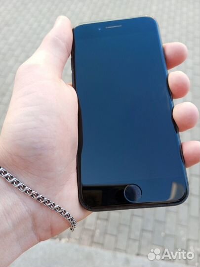 iPhone 8, 64 ГБ