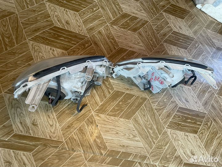 Toyota premio 240 фары