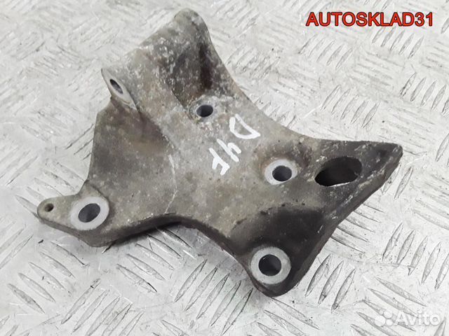 Кронштейн генератора Renault Sandero 7700864288