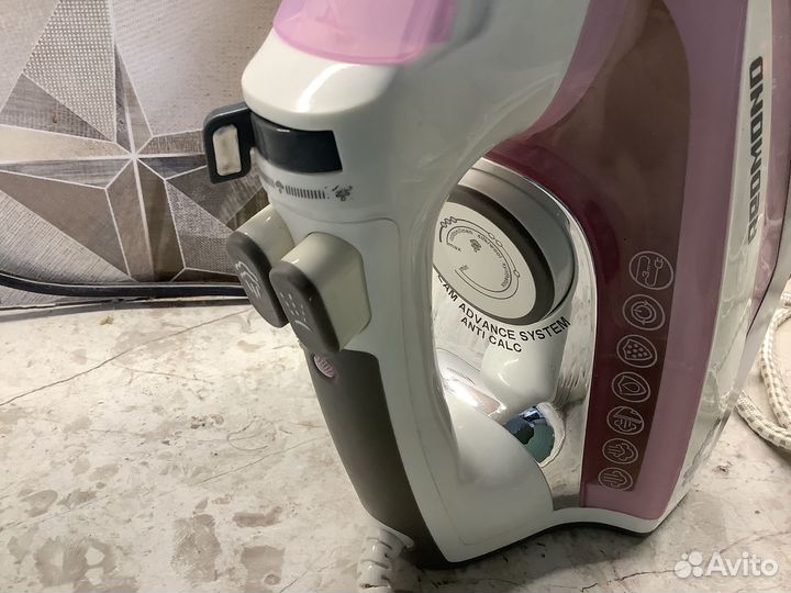 Утюг Redmond Ri-d235