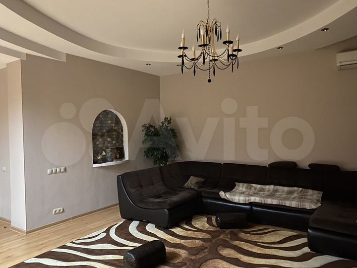 Коттедж 310 м² на участке 9 сот.