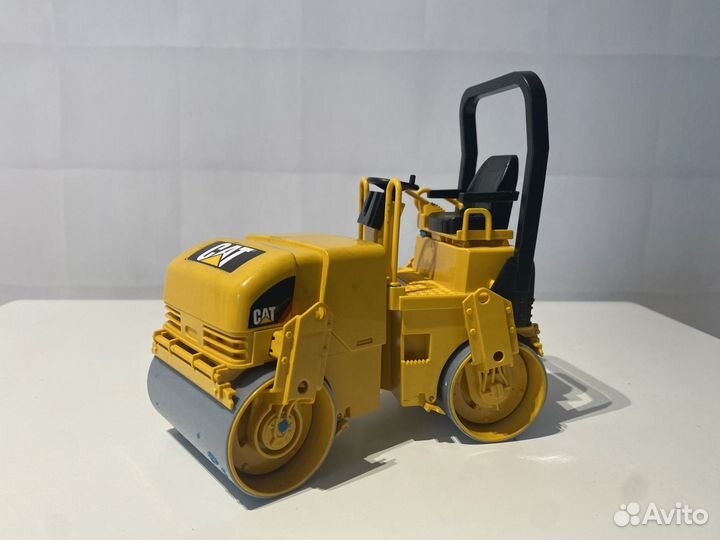 Каток Bruder Caterpillar