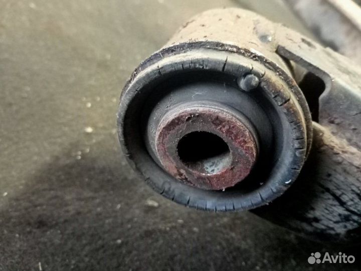 Рычаг подвески передний левый Mitsubishi Pajero