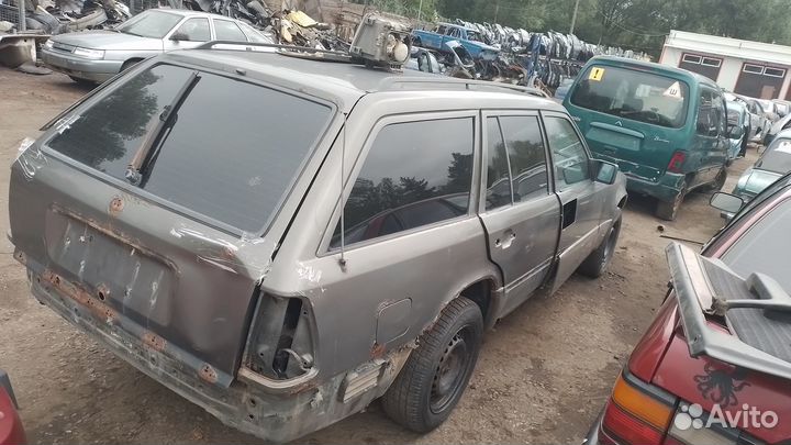 Дверь задняя правая Mercedes Benz S124 универсал