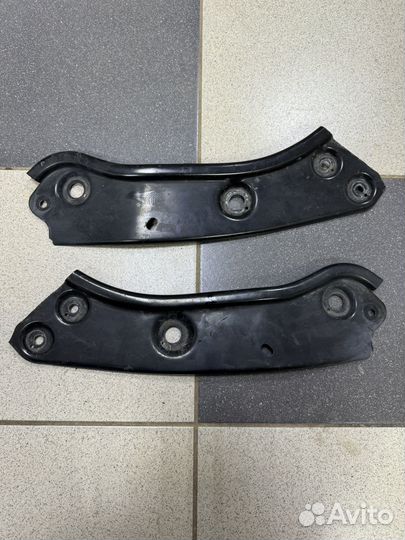 Кронштейн панели передней