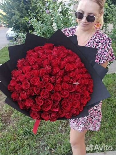 51 роза за 2000