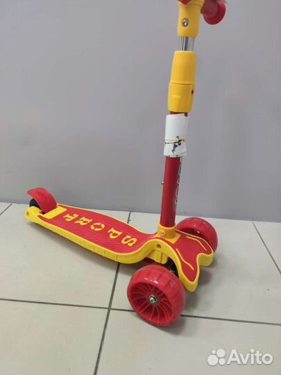 Самокат детский трёхколёсный оранжевый 3750230