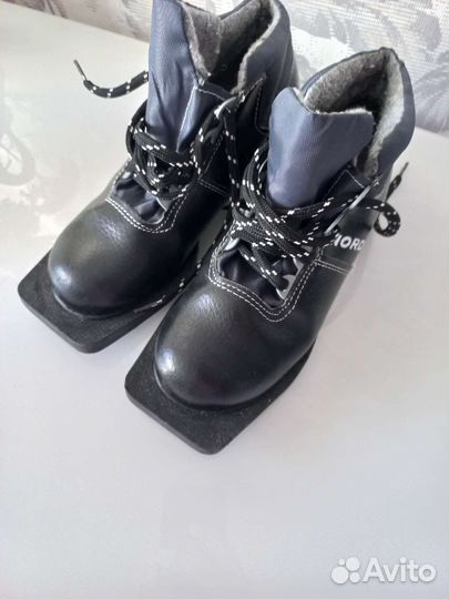 Лыжные ботинки 35 р