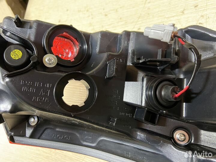 Фонарь задний наружный правый Toyota Camry 70