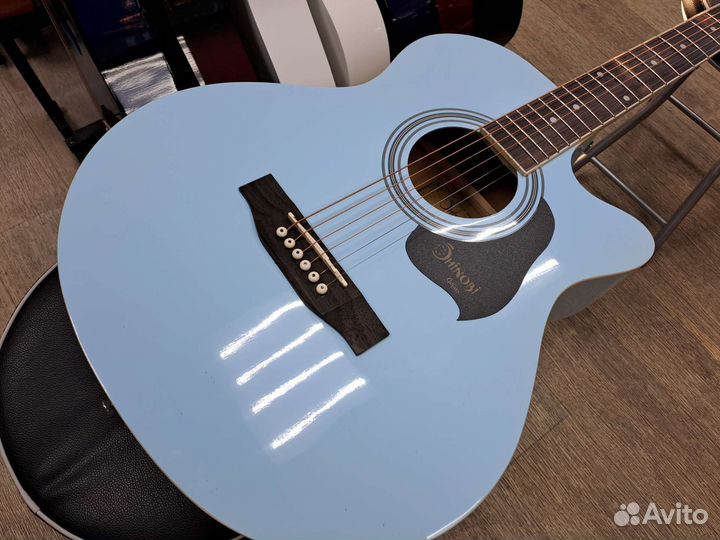 Гитара акустическая небесного цвета