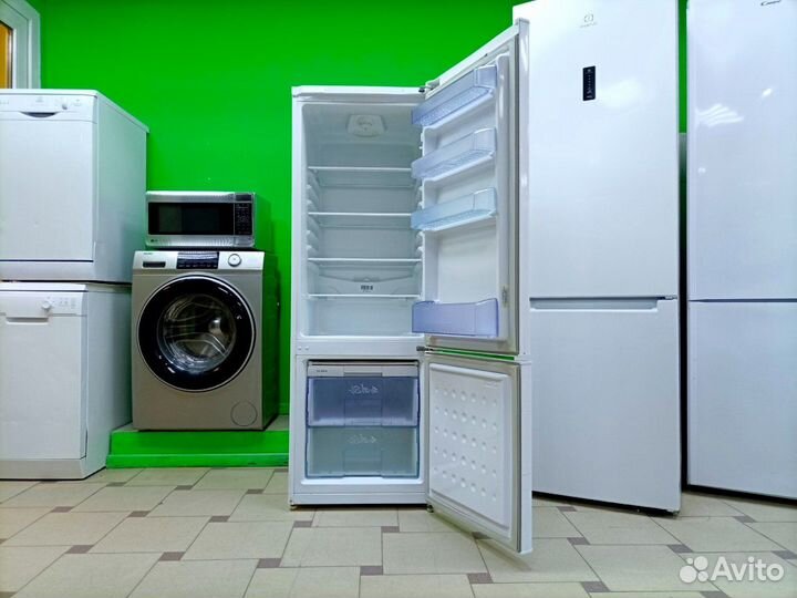 Холодильник маленький узкий б/у Beko. На гарантии