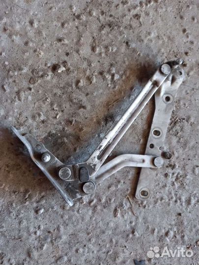 Петля багажника правая/левая Ford Focus 2 седан