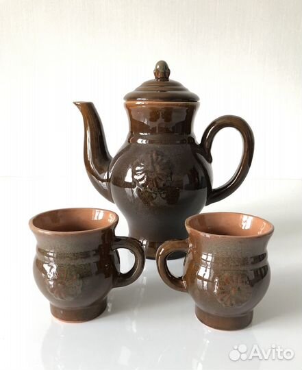 Чайник и две чашечки.Керамика. В отличном состоян