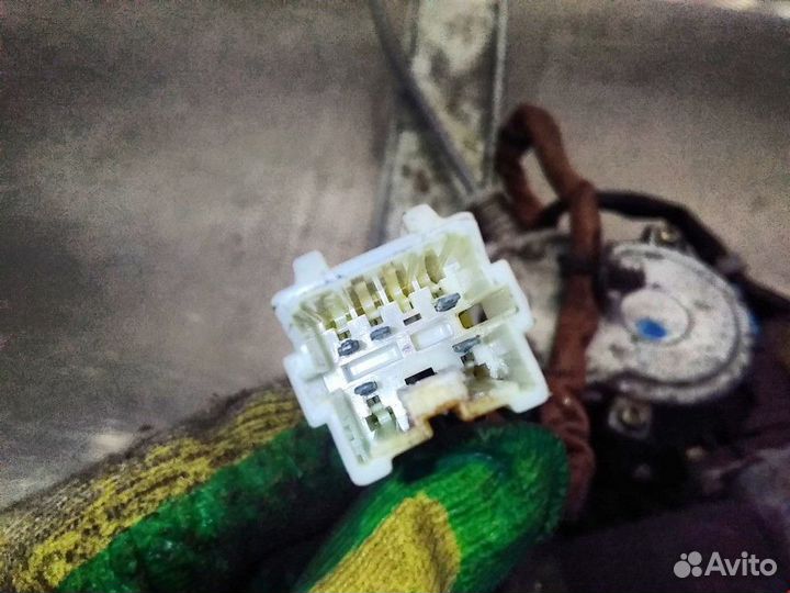 Стеклоподъемник электрический задний левый