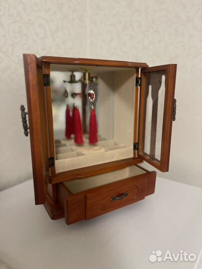 Шкатулка шкафчик из красного дерева