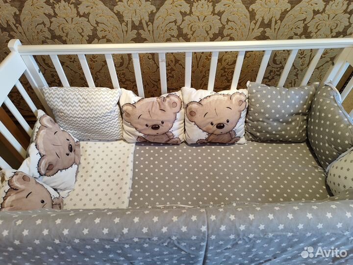 Детская кроватка с маятником и ящиком