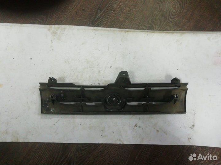 Решетка радиатора передняя Mazda Capella GV8W