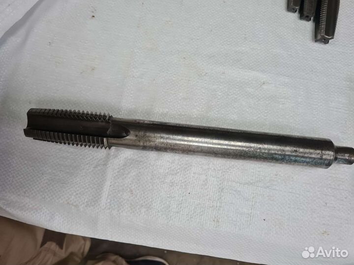 Метчик машинный М42