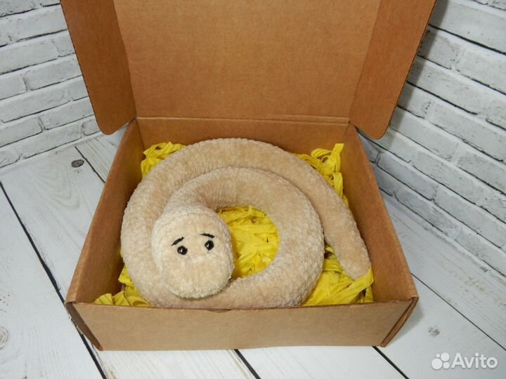 Змейка - вязанная плюшевая игрушка