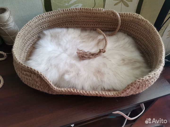 Лежанка для кошечки или собачки из джута