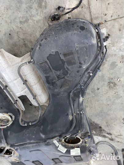 Бензобак Audi A8 D3 BVJ 4.2 FSI 2007