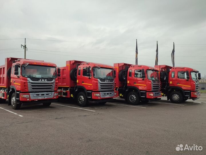 Водитель самосвала JAC