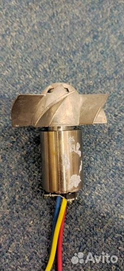 Двигатель с крыльчаткой (12v)